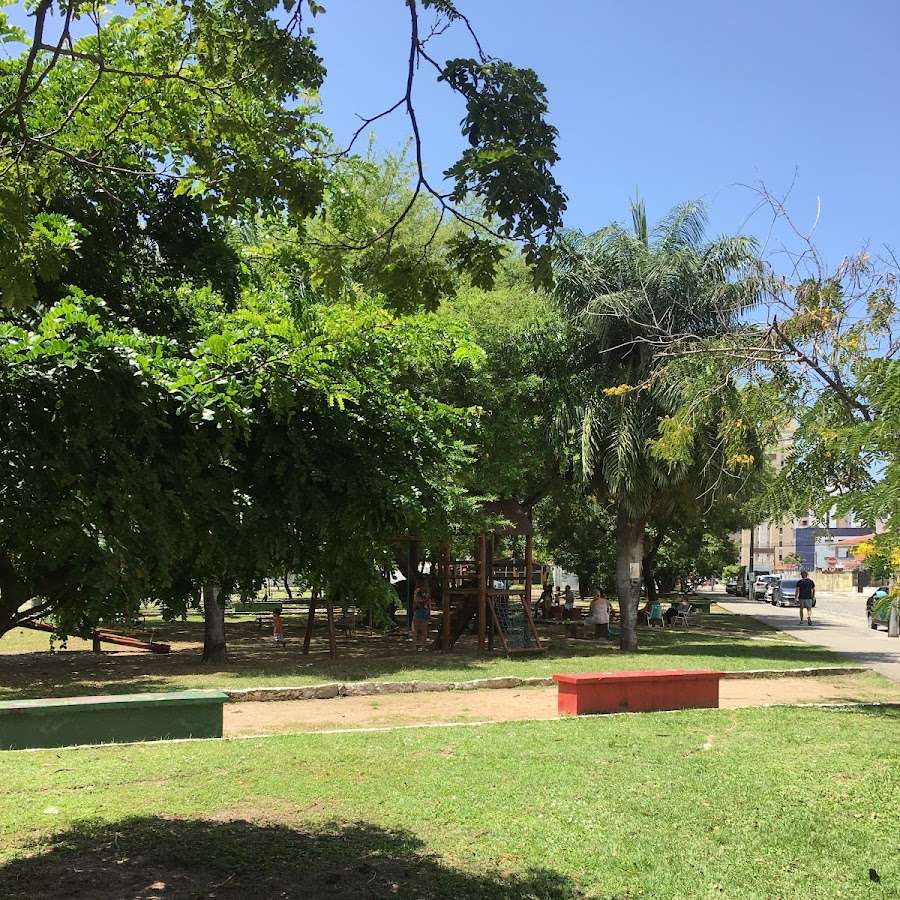 Estacionamento perto de delegacia de polícia