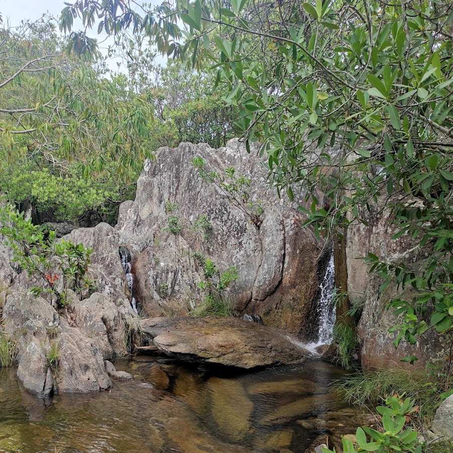 Cachoeira lava pés