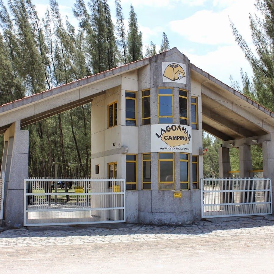 Estacionamento ao lado do camping