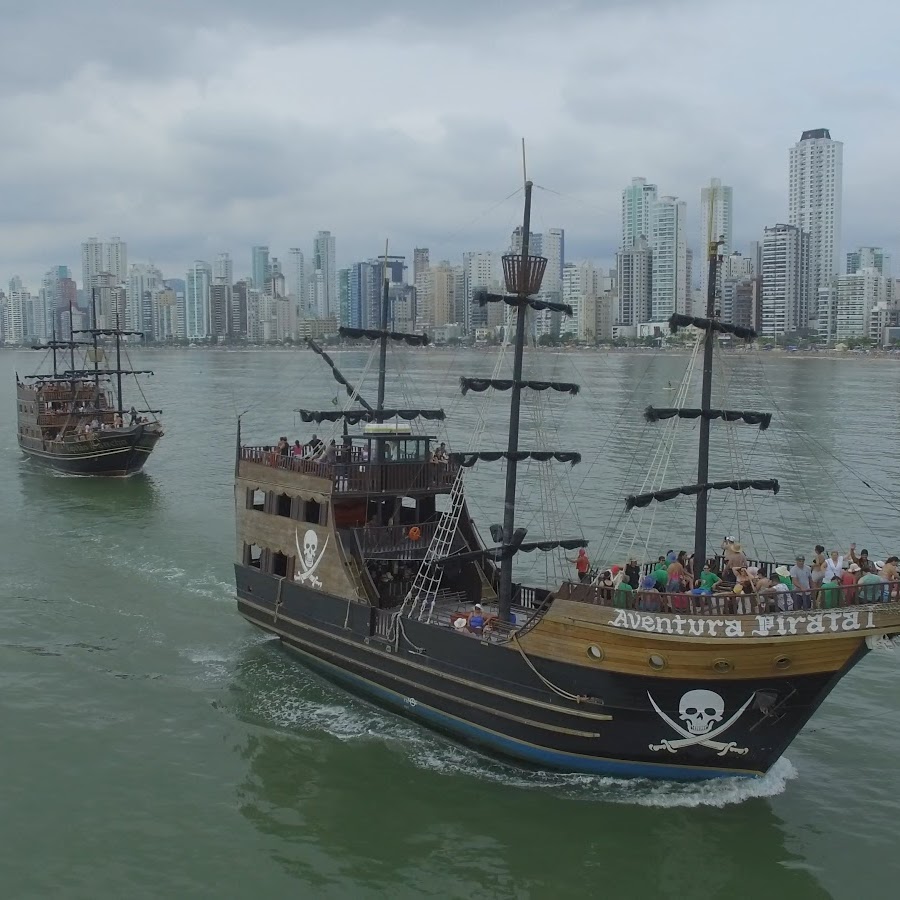 Estacionamento do Lado do barco pirata