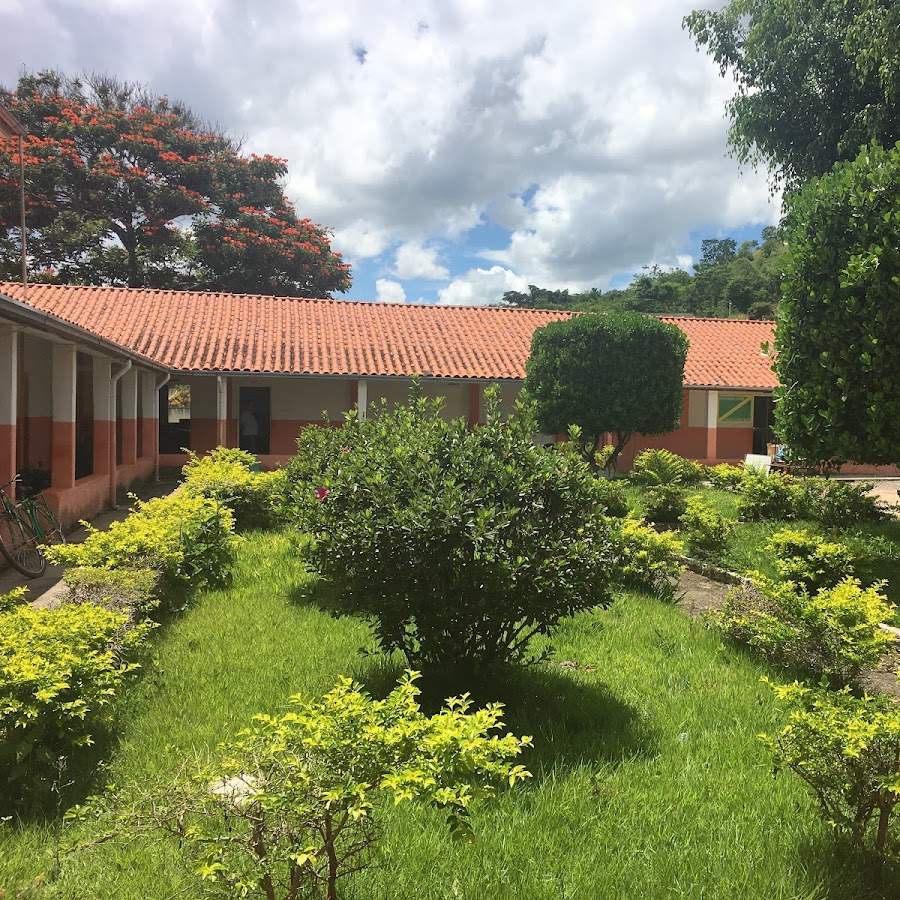 pátio da prefeitura de Mercês
