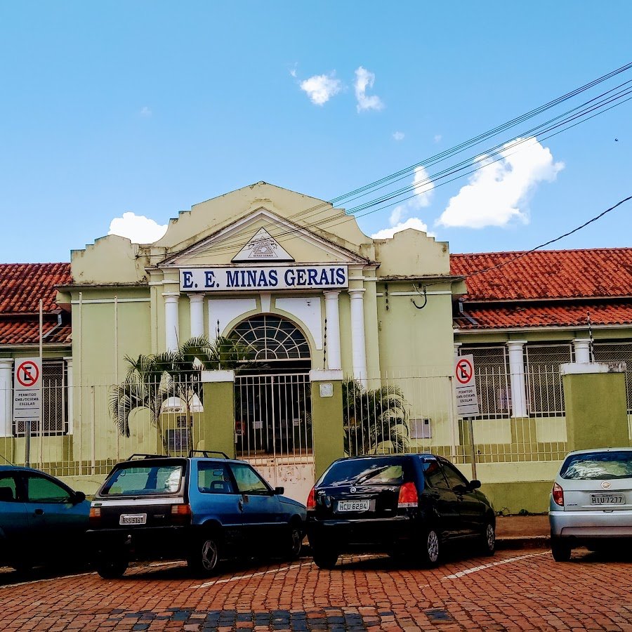 Perto da escola estadual