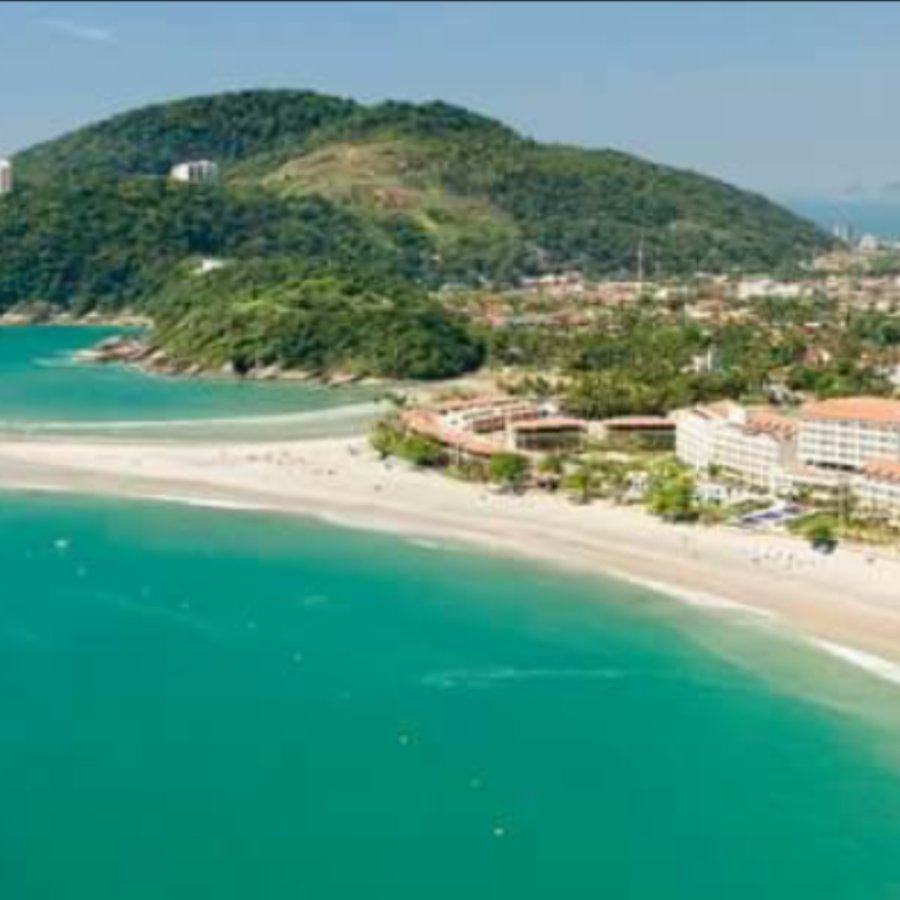Vagas em frente às quadras de Vôlei de Praia