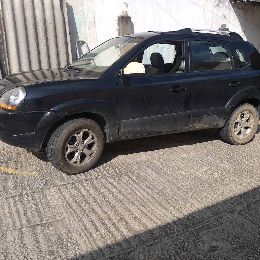 Praia Tiririca. Estacionamento na rua