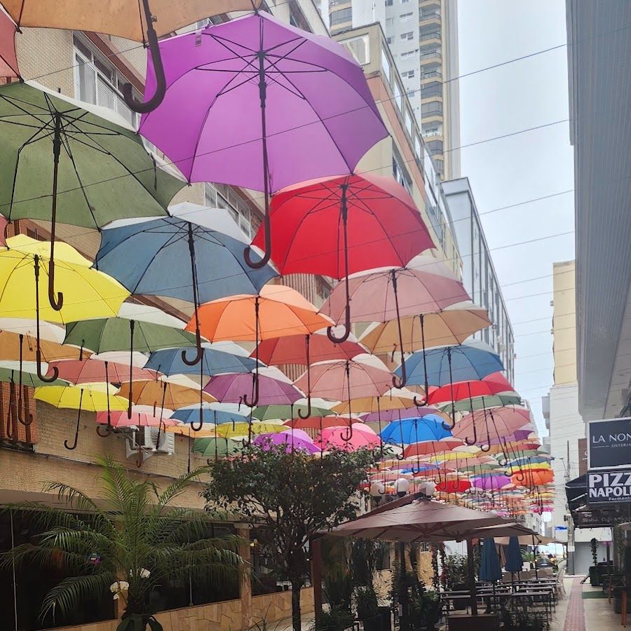 Rua sem saída com sombra