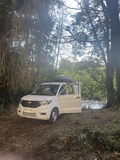 1 vaga de carro ao lado do rio