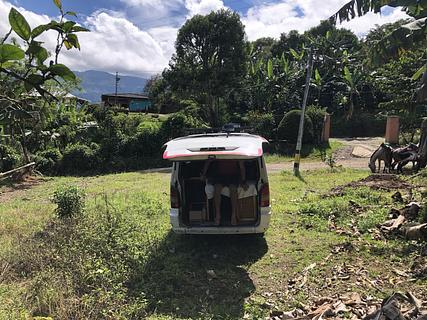 À beira da estrada em frente ao Mirador La Herrerita