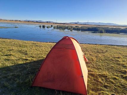 Acampamento à Beira do Lago