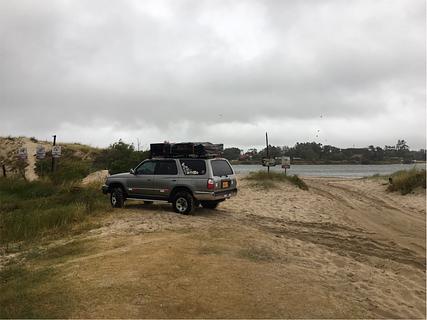 Acampamento na praia a oeste da Sessão 27