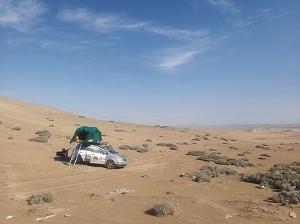 Acampamento selvagem nas dunas