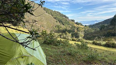 Acampamento selvagem no passo