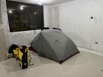 Acampando sob um teto