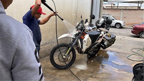 Alfredo- la clinica de la moto