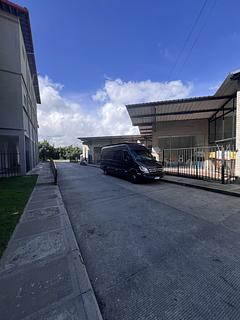 Ao lado do Centro Comercial