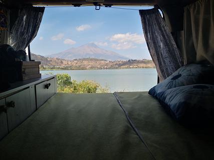 Ao lado do Lago