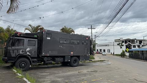 Bahía frente a "la casa de mi padre"