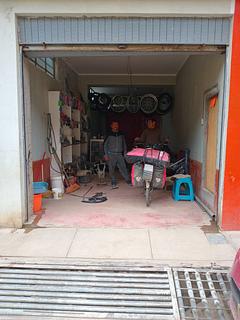 bike mechanic