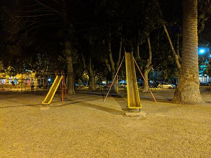 calçadão / parque à beira do rio