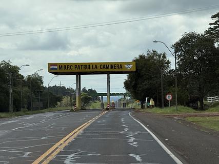 Controle policial ao sul do Peaje de Trinidad