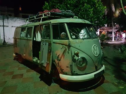 Estacionamento ao lado do Rio
