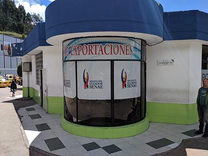 Estacionamento para fazer a papelada da travessia do Equador para a Colômbia