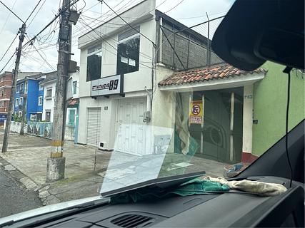 Estacionamento em Frente à Delegacia de Polícia
