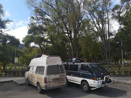Estacionamento gratuito em frente a um parque agradável