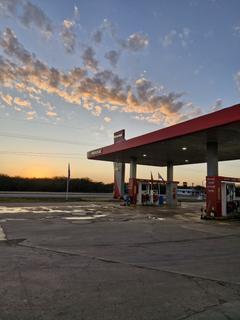Estacionamento de posto de gasolina