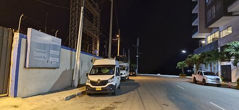 Estacionamento na rua ao lado da NAVY