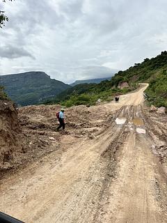 Estrada de cascalho (terra) entre Padilla e Monteagudo