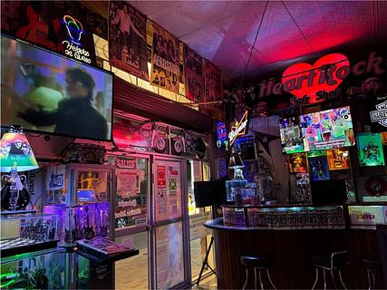 Heart Rock Bar - Crepes, Helados con Queso, and Music