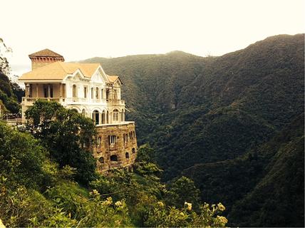 Hotel Abandonado, Museu e Cachoeira