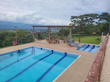 La Valdivia piscina y camping