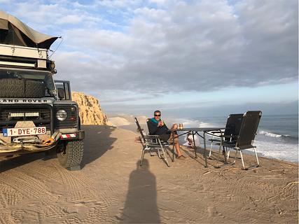 Local de baixa temporada em frente ao oceano
