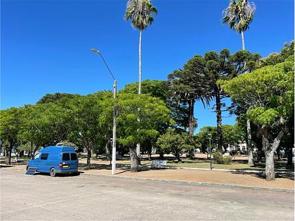 Local no parque perto do playground e banheiros