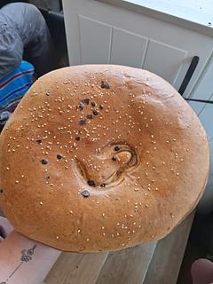 Múltiplas padarias vendendo pães doces