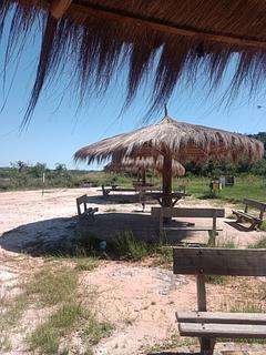 Parque municipal à beira do rio