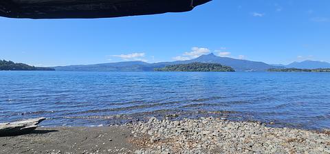 Playa Frente islote Rupanco