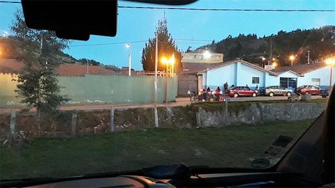Poroy próximo à estação de trem