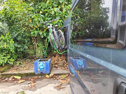 Posto de gasolina P&S com água
