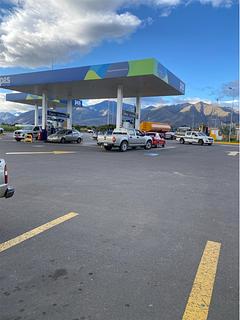 Posto de gasolina P&S. Chuveiros limpos gratuitos