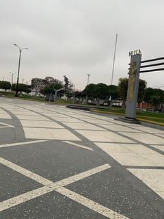 Praça em frente à Polícia