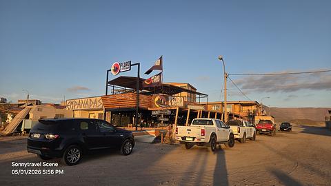 Praia. Estacionamento.