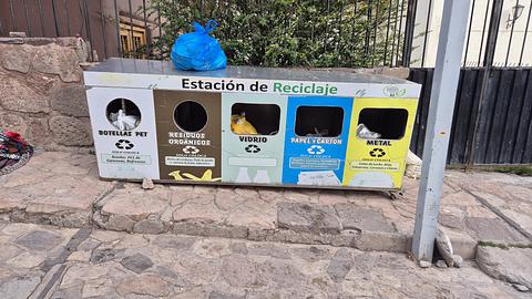 Reciclagem ao lado do Mercado Artesanal