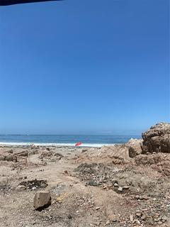 Rocha ao lado do mar