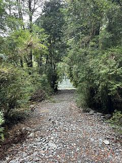 Silencioso à beira do lago somente 4WD