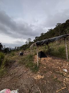 Terreno aberto no campo nas colinas