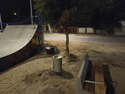 Torneira de água no skatepark na fonte de beber