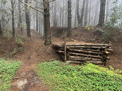 Trilha de downhill de MTB