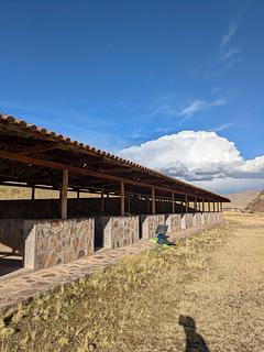 Um posto de serviços turísticos abandonado